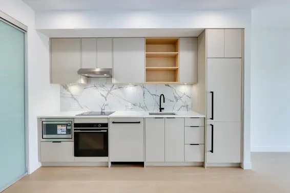 564 422 East 3rd Street, North Vancouver For Sale - image 3