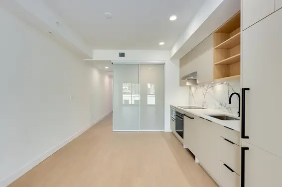 564 422 East 3rd Street, North Vancouver For Sale - image 6