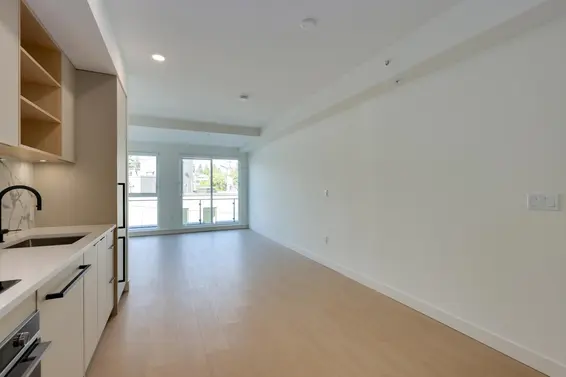 564 422 East 3rd Street, North Vancouver For Sale - image 7