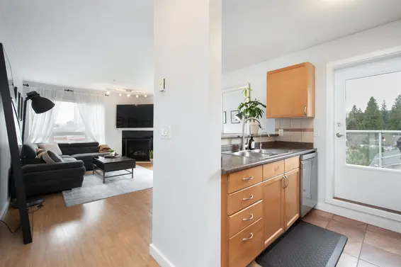 401 1629 Garden Avenue, North Vancouver For Sale - image 8