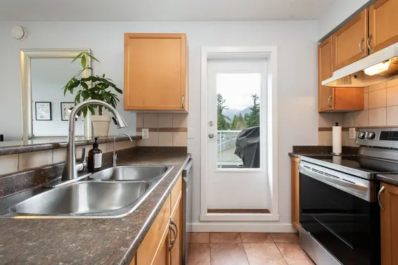 401 1629 Garden Avenue, North Vancouver For Sale - image 9