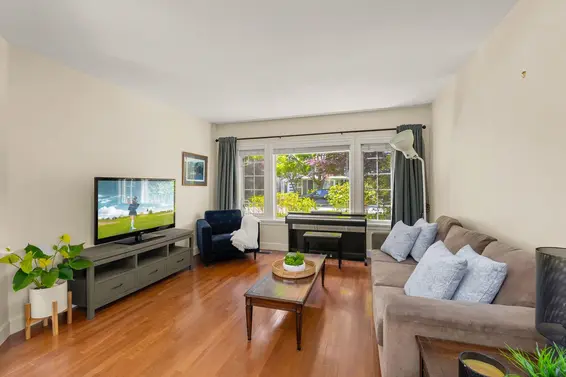 880 Ruckle Court, North Vancouver For Sale - image 2