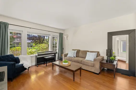 880 Ruckle Court, North Vancouver For Sale - image 3