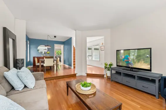 880 Ruckle Court, North Vancouver For Sale - image 4