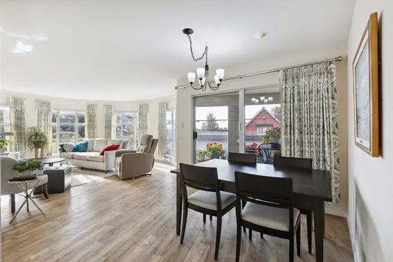 101 2412 Haywood Avenue, West Vancouver For Sale - image 4