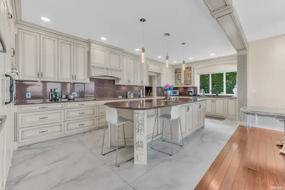 2589 Chairlift Road, West Vancouver For Sale - image 17