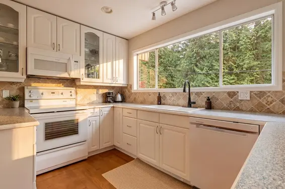 676 Wellington Drive, North Vancouver For Sale - image 10