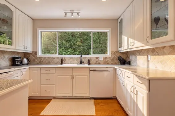 676 Wellington Drive, North Vancouver For Sale - image 11