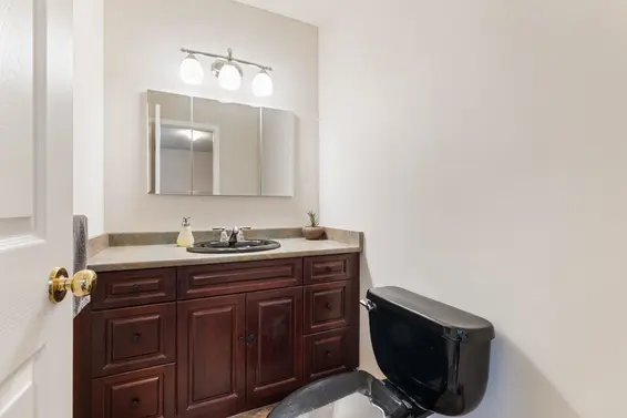 676 Wellington Drive, North Vancouver For Sale - image 19