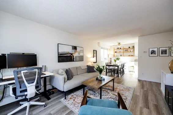 203 270 West 3rd Street, North Vancouver For Sale - image 4