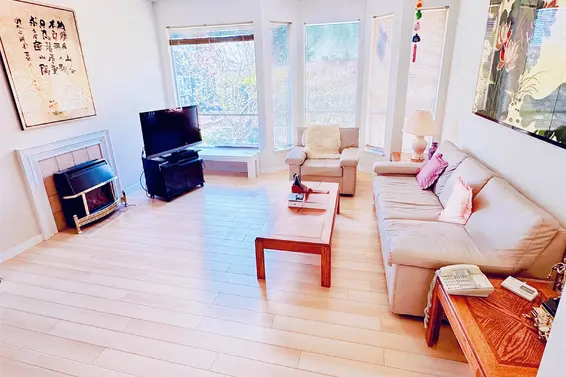 5 220 East Keith Road, North Vancouver