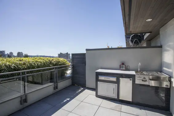 300 2432 Haywood Avenue, West Vancouver For Sale - image 2