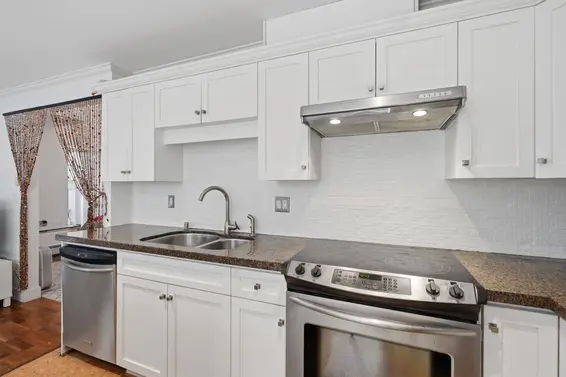 46 St. Patricks Avenue, North Vancouver For Sale - image 10