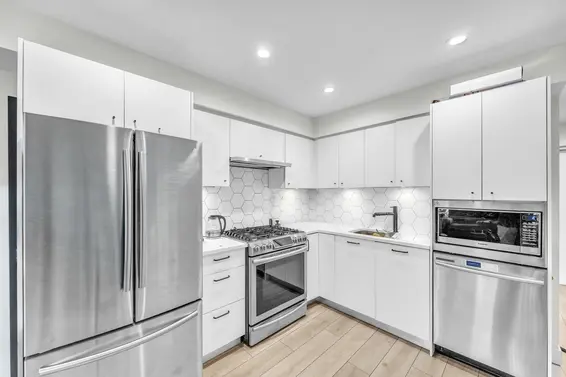 209 1519 Crown Street, North Vancouver For Sale - image 4