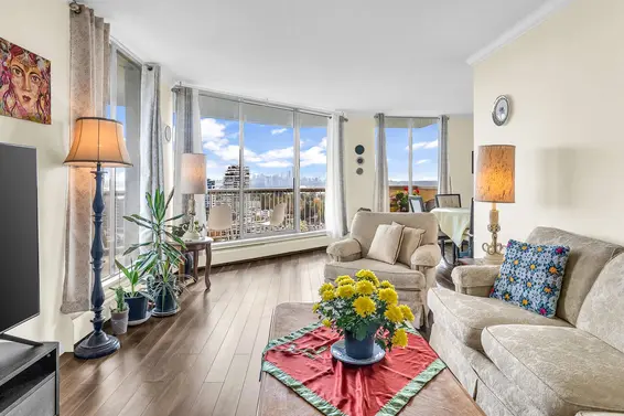 1609 2024 Fullerton Avenue, North Vancouver For Sale - image 3