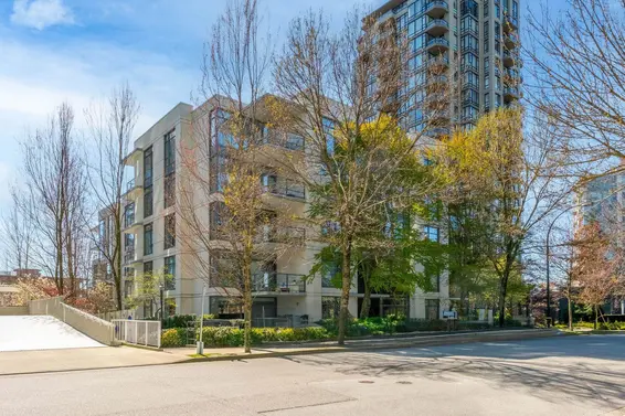 208 135 West 2nd Street, North Vancouver For Sale - image 2