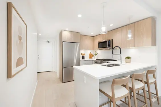 116 108 East 8th Street, North Vancouver For Sale - image 3