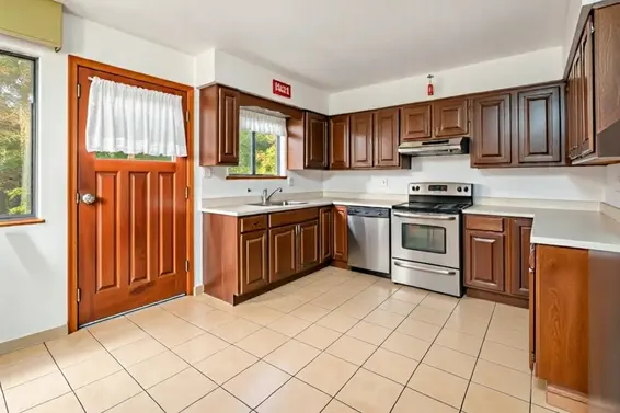 1609 Bewicke Avenue, North Vancouver For Sale - image 5