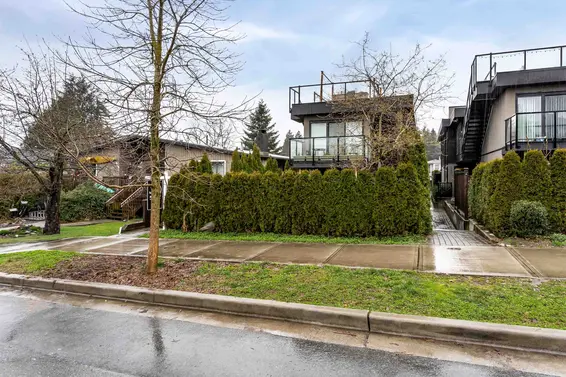244 West 18th Street, North Vancouver
