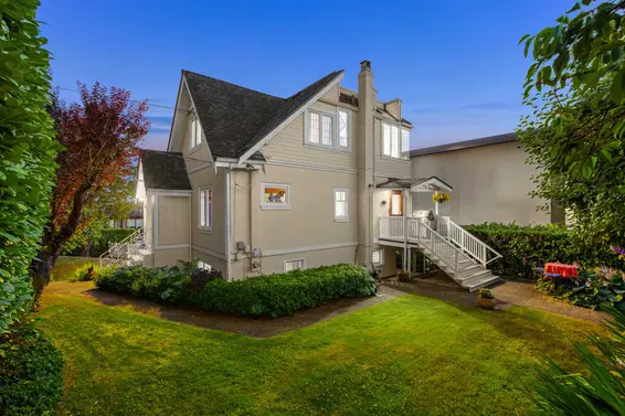 1104 Esquimalt Avenue, West Vancouver For Sale - image 3