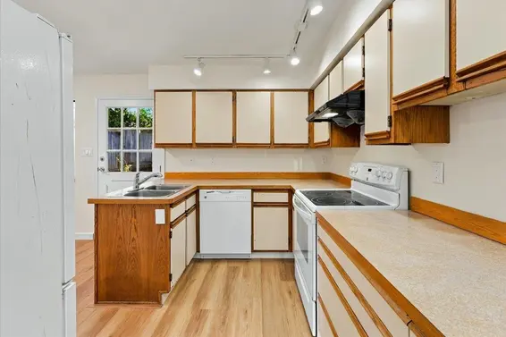 240 East 18th Street, North Vancouver For Sale - image 9