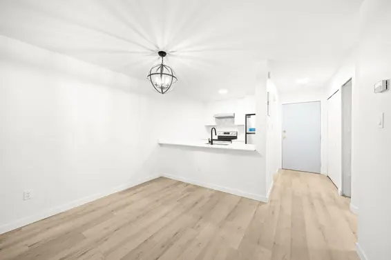 207 360 East 2nd Street, North Vancouver For Sale - image 2