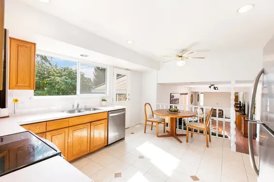 1601 Platt Crescent, North Vancouver For Sale - image 3