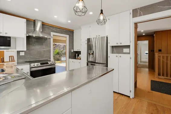 1650 Mathers Avenue, West Vancouver For Sale - image 9