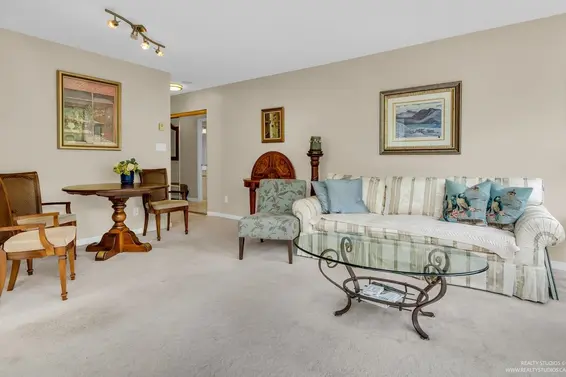 413 1327 East Keith Road, North Vancouver For Sale - image 4