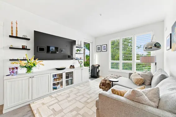 401 1327 Draycott Road, North Vancouver For Sale - image 2