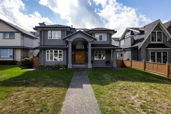 449 East 16th Street, North Vancouver