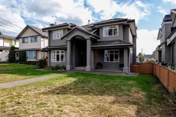 449 East 16th Street, North Vancouver For Sale - image 2