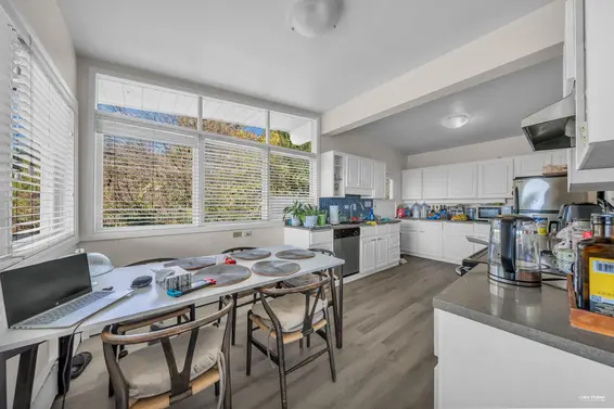1230 Queens Avenue, West Vancouver For Sale - image 13
