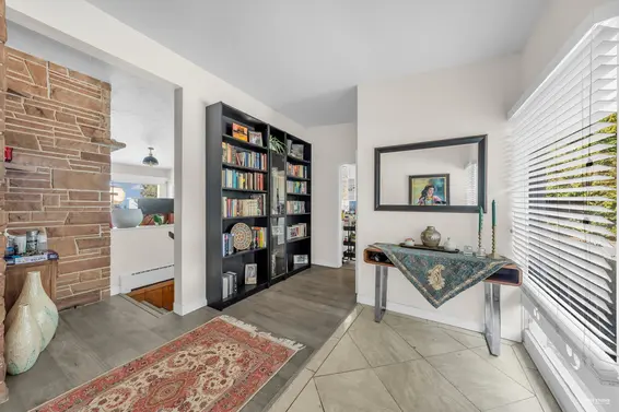 1230 Queens Avenue, West Vancouver For Sale - image 3