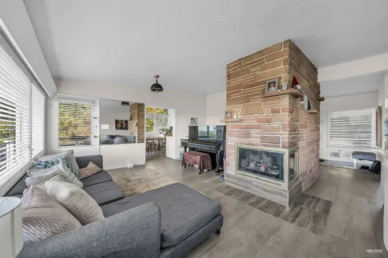 1230 Queens Avenue, West Vancouver For Sale - image 8