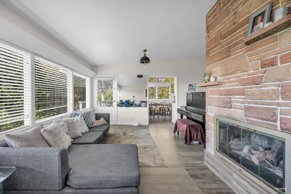 1230 Queens Avenue, West Vancouver For Sale - image 9