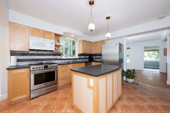 1075 Gladwin Drive, North Vancouver For Sale - image 10