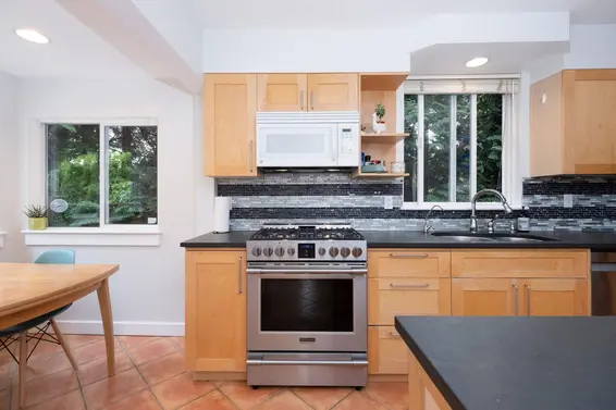 1075 Gladwin Drive, North Vancouver For Sale - image 11