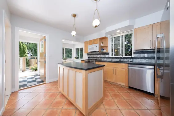 1075 Gladwin Drive, North Vancouver For Sale - image 12