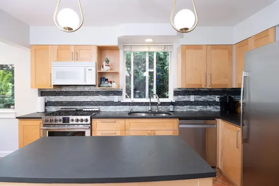 1075 Gladwin Drive, North Vancouver For Sale - image 14
