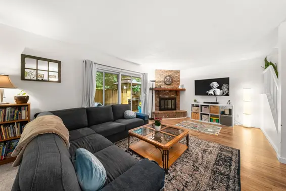 2393 Mountain Highway, North Vancouver For Sale - image 17