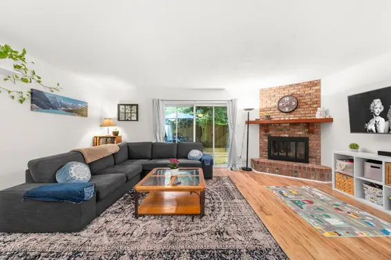 2393 Mountain Highway, North Vancouver For Sale - image 2
