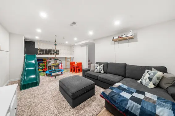 2393 Mountain Highway, North Vancouver For Sale - image 32