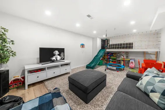 2393 Mountain Highway, North Vancouver For Sale - image 4