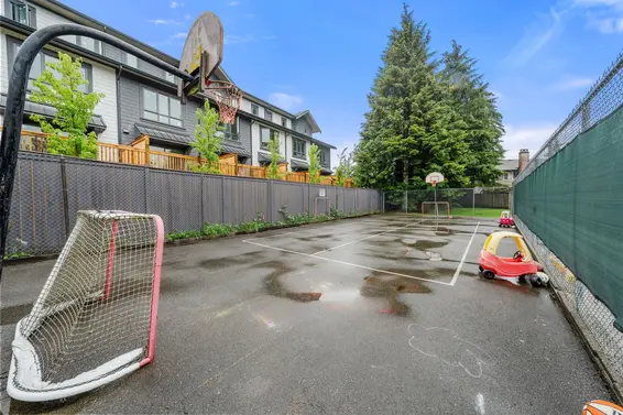 2393 Mountain Highway, North Vancouver For Sale - image 7