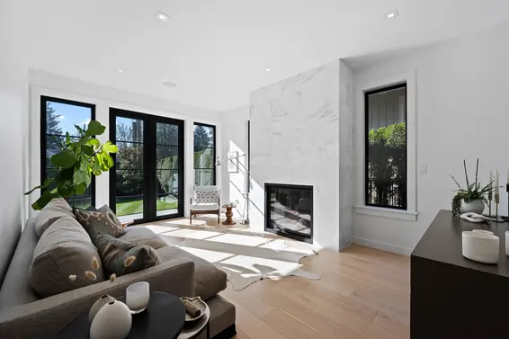 968 Belvista Crescent, North Vancouver For Sale - image 2