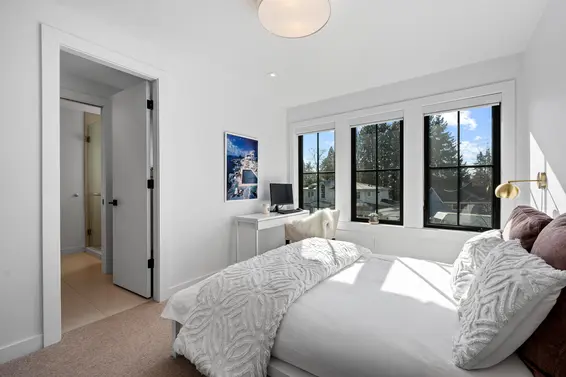 968 Belvista Crescent, North Vancouver For Sale - image 25