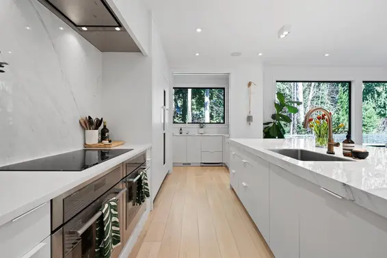 968 Belvista Crescent, North Vancouver For Sale - image 9