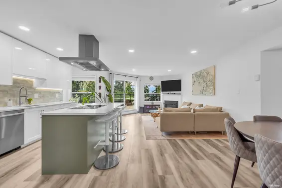 604 1500 Ostler Court, North Vancouver