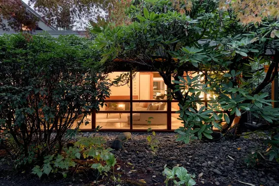 825 Forest Hills Drive, North Vancouver